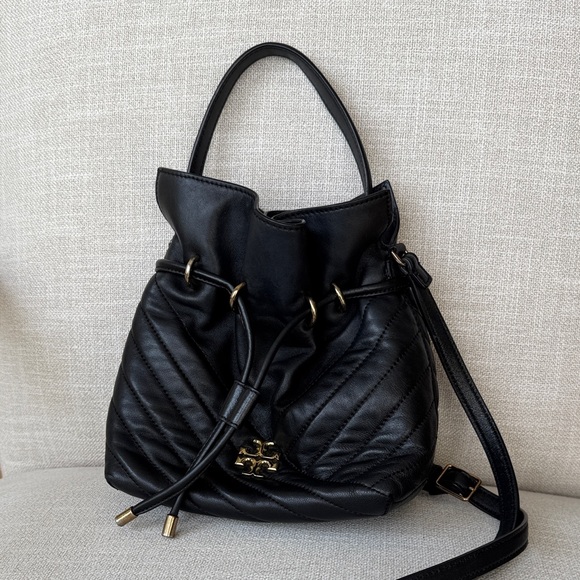 Tory Burch Fleming bucket bag - Picture 1 of 13